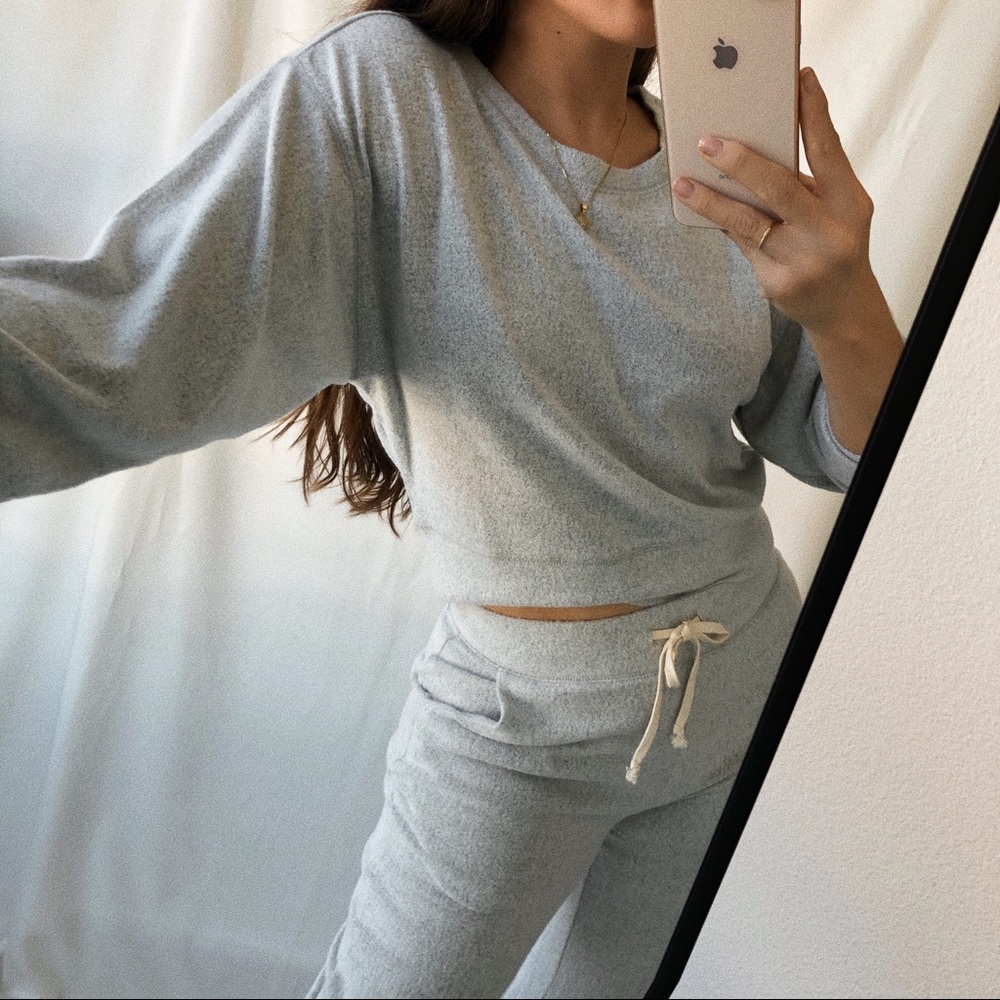BOGO⭐️Last L—Lounge Set Sweatshirt +Jogger pants - Picture 4 of 7